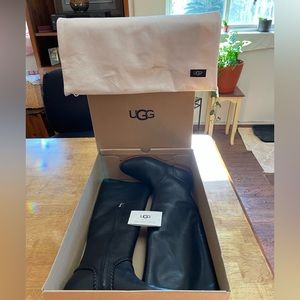 Ugg Gracen Whipstitch Boots Black size 7 with dust bag and box